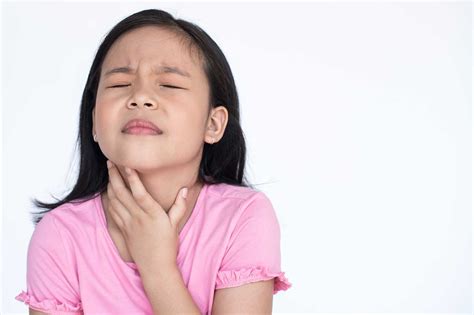 cara mengatasi radang tenggorokan pada anak